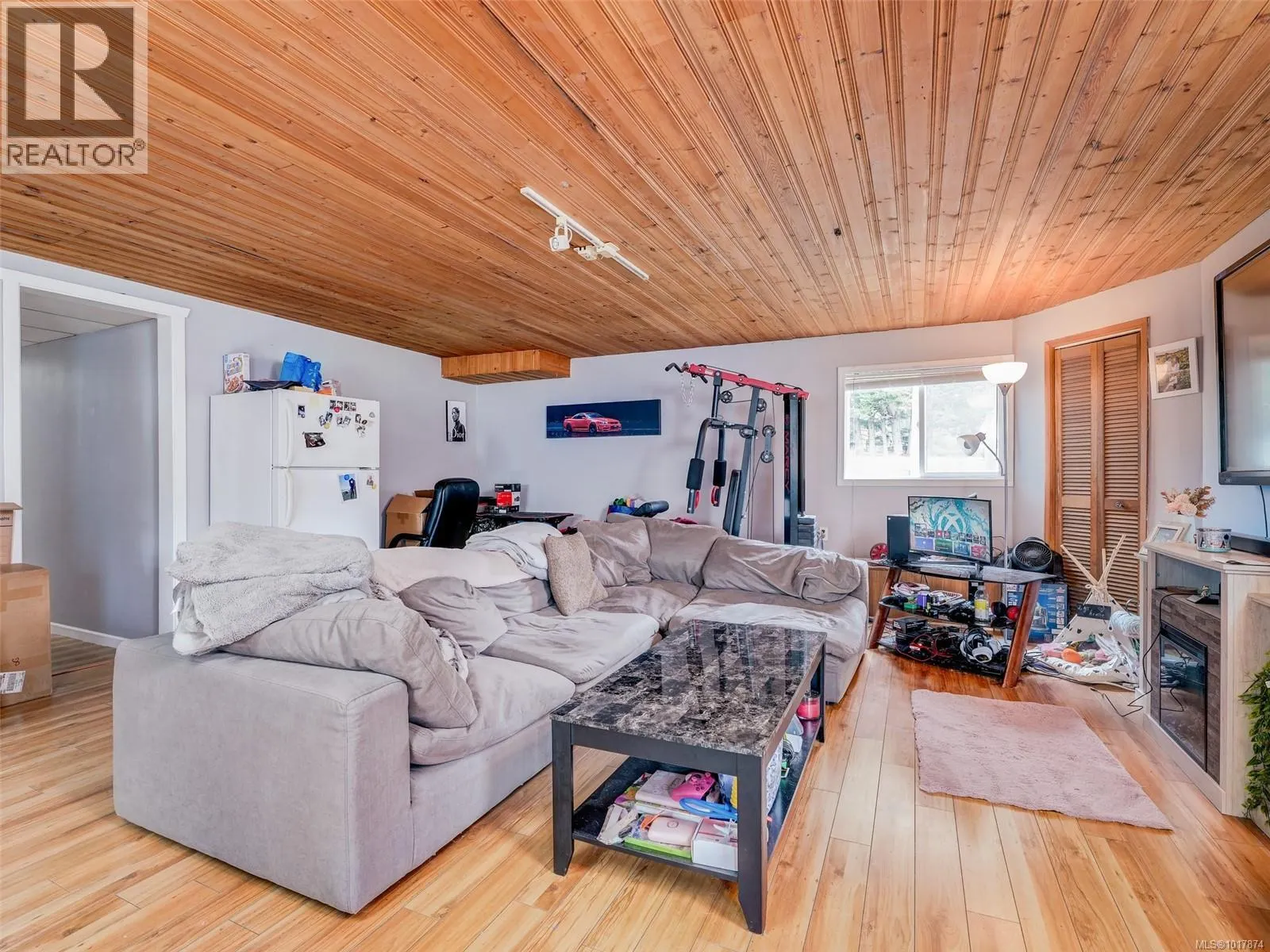 6989 Grant Rd W