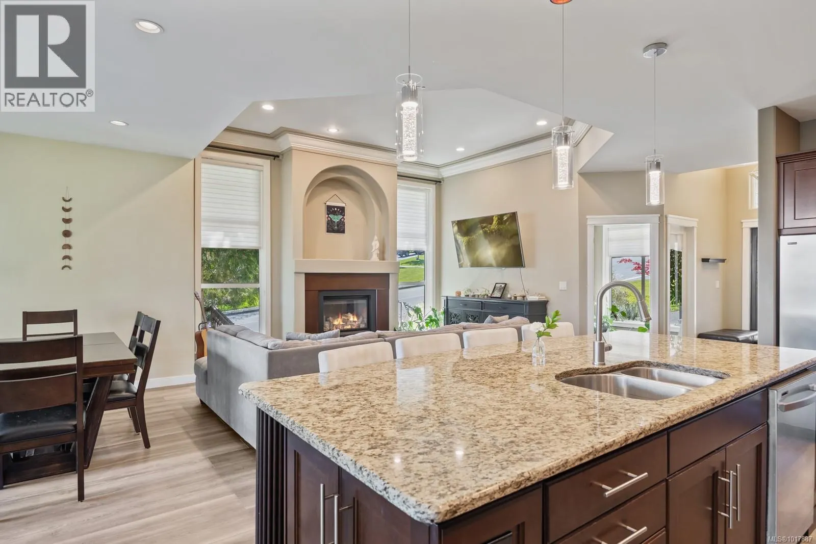3101 Klanawa Cres