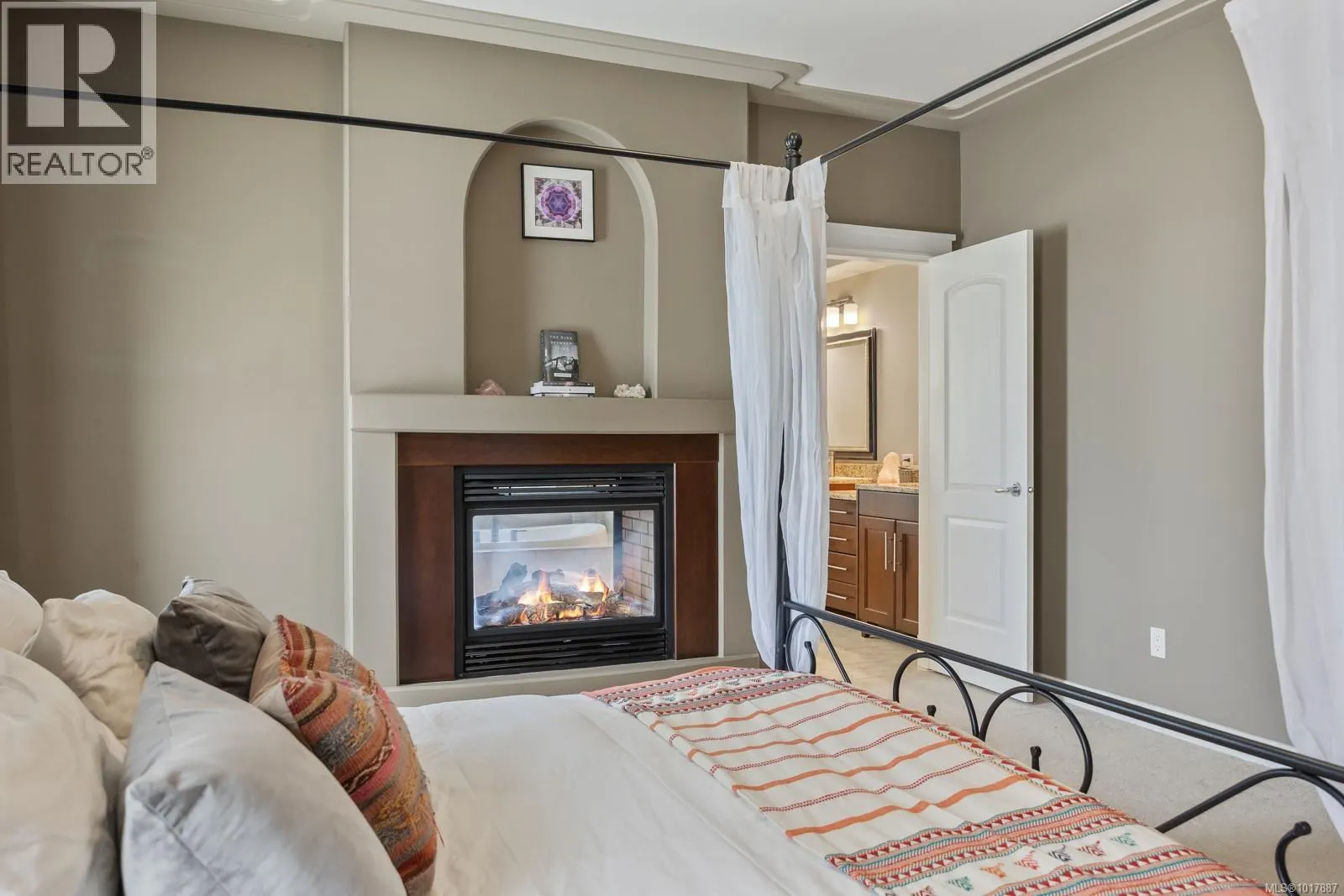 3101 Klanawa Cres