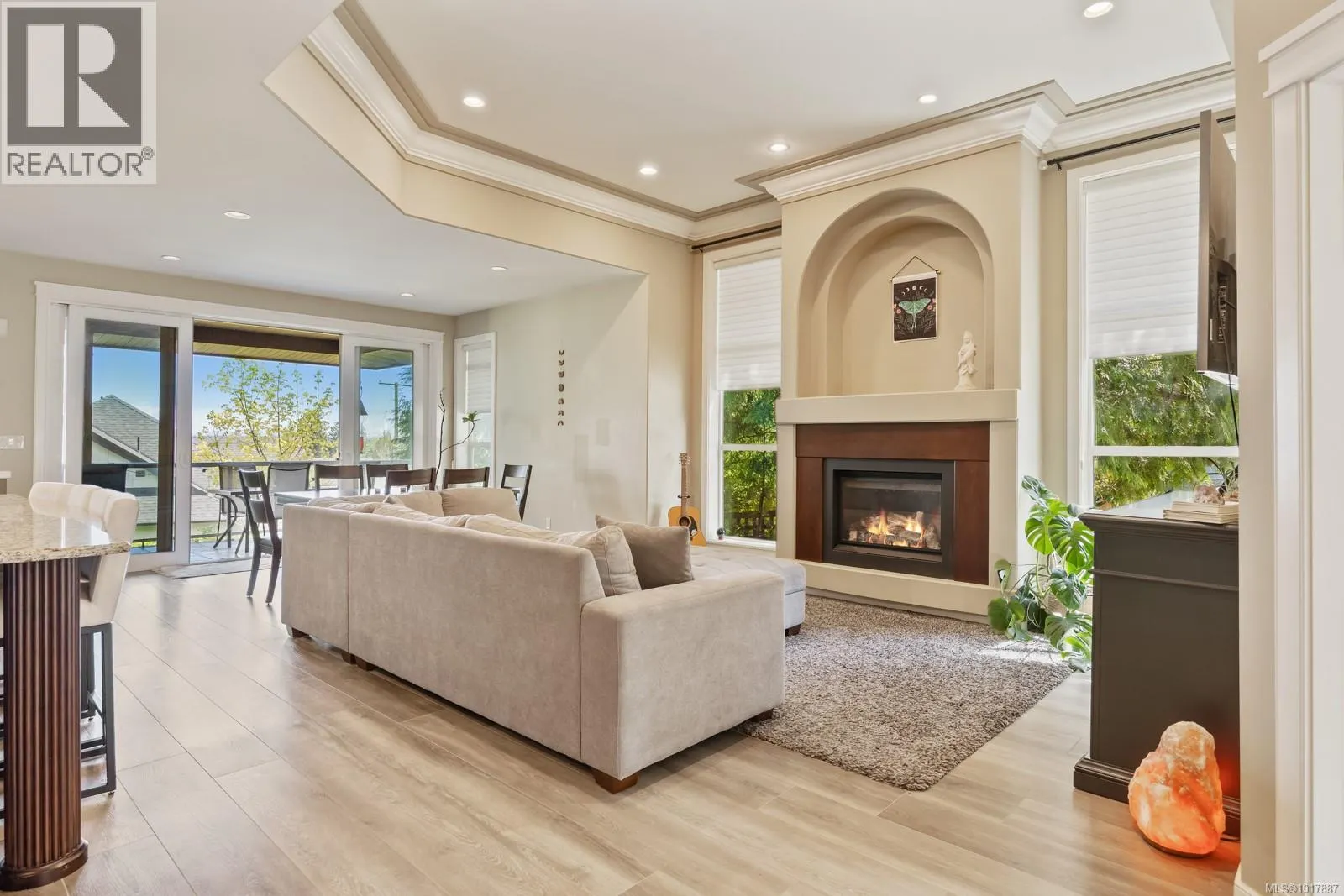 3101 Klanawa Cres
