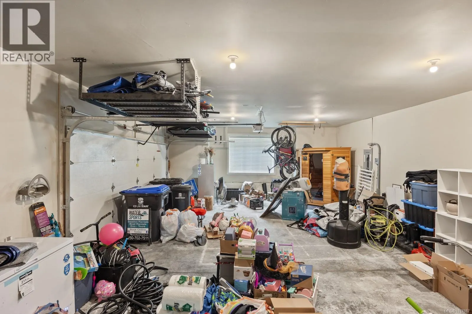 3101 Klanawa Cres