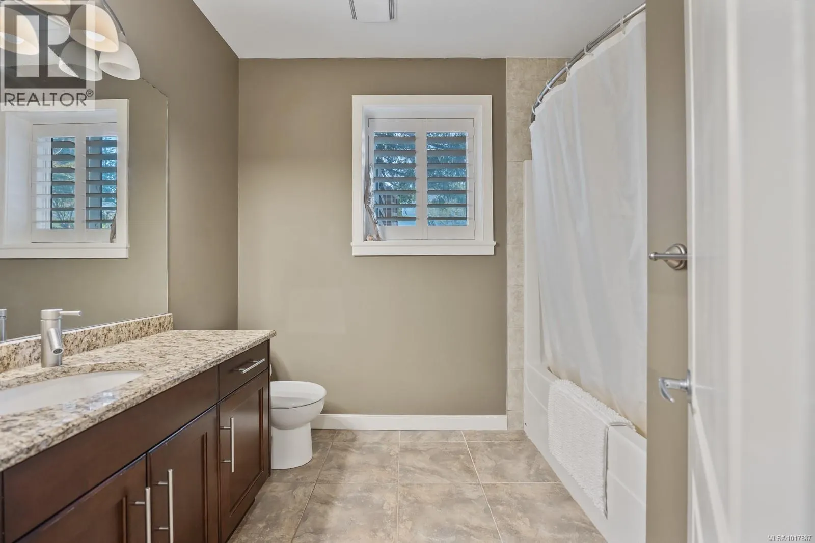 3101 Klanawa Cres
