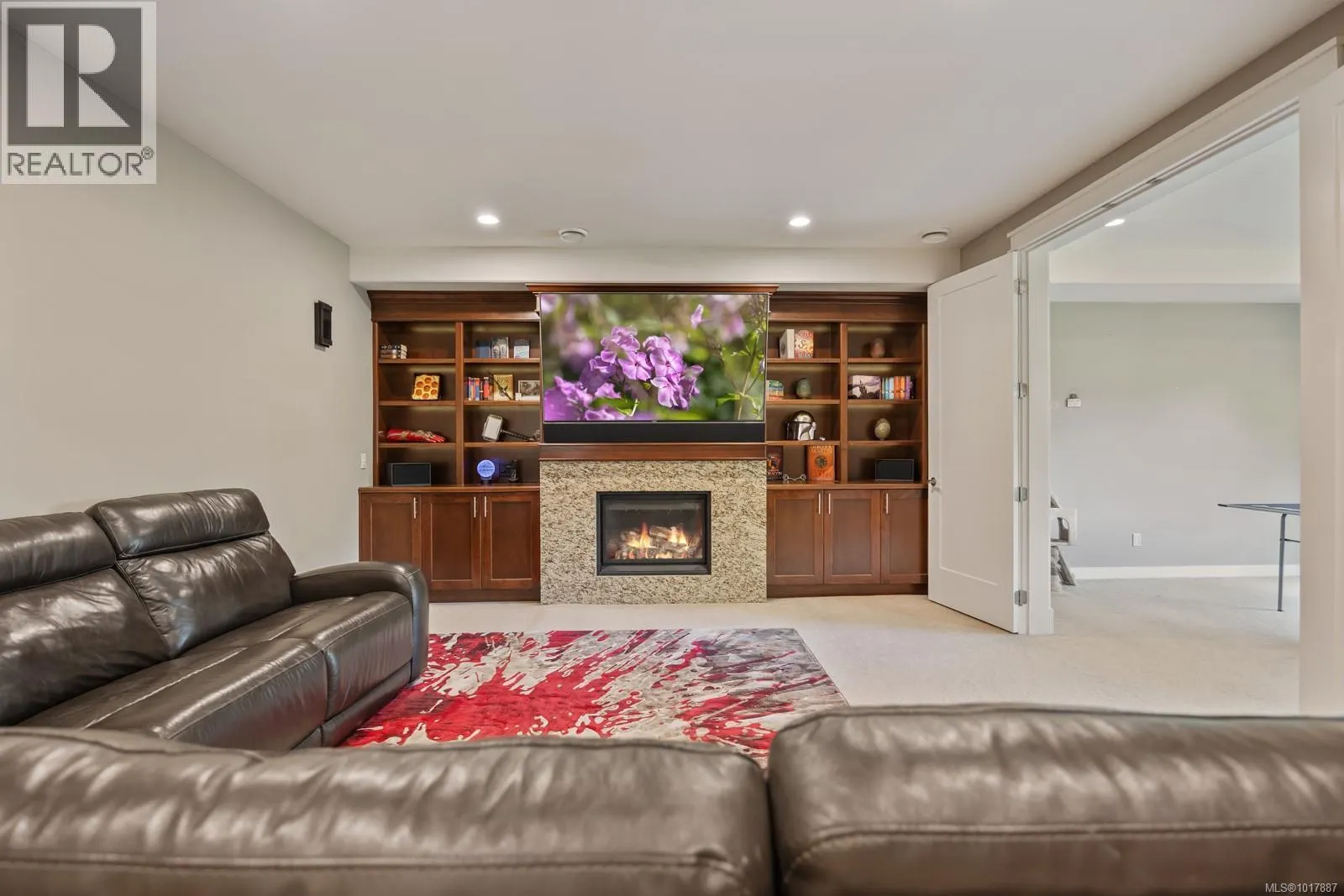 3101 Klanawa Cres