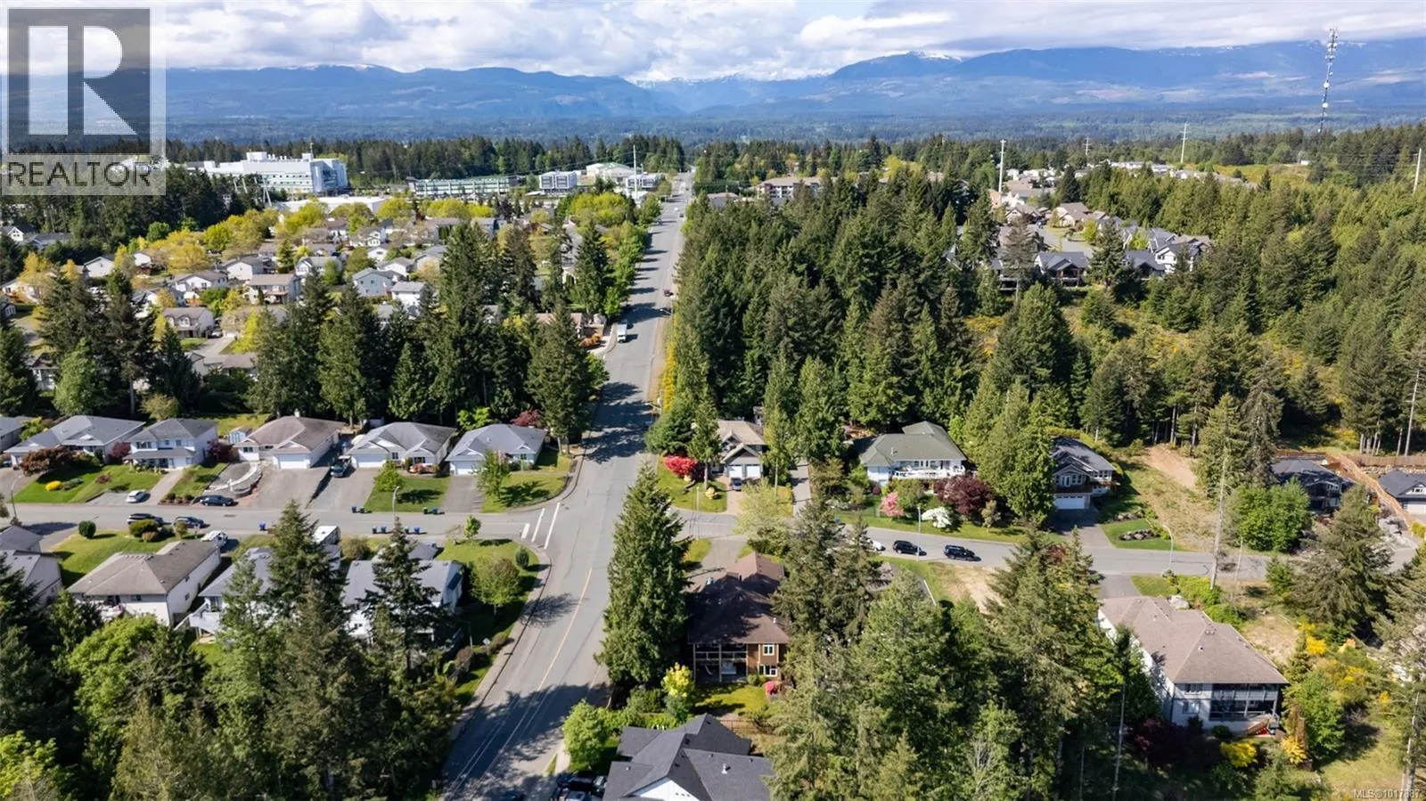 3101 Klanawa Cres