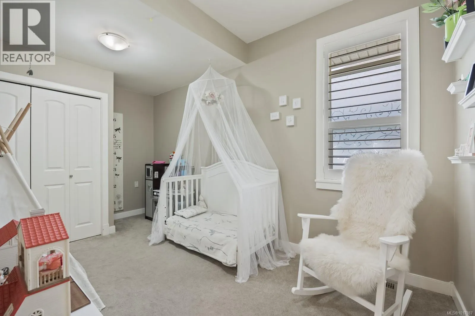 3101 Klanawa Cres