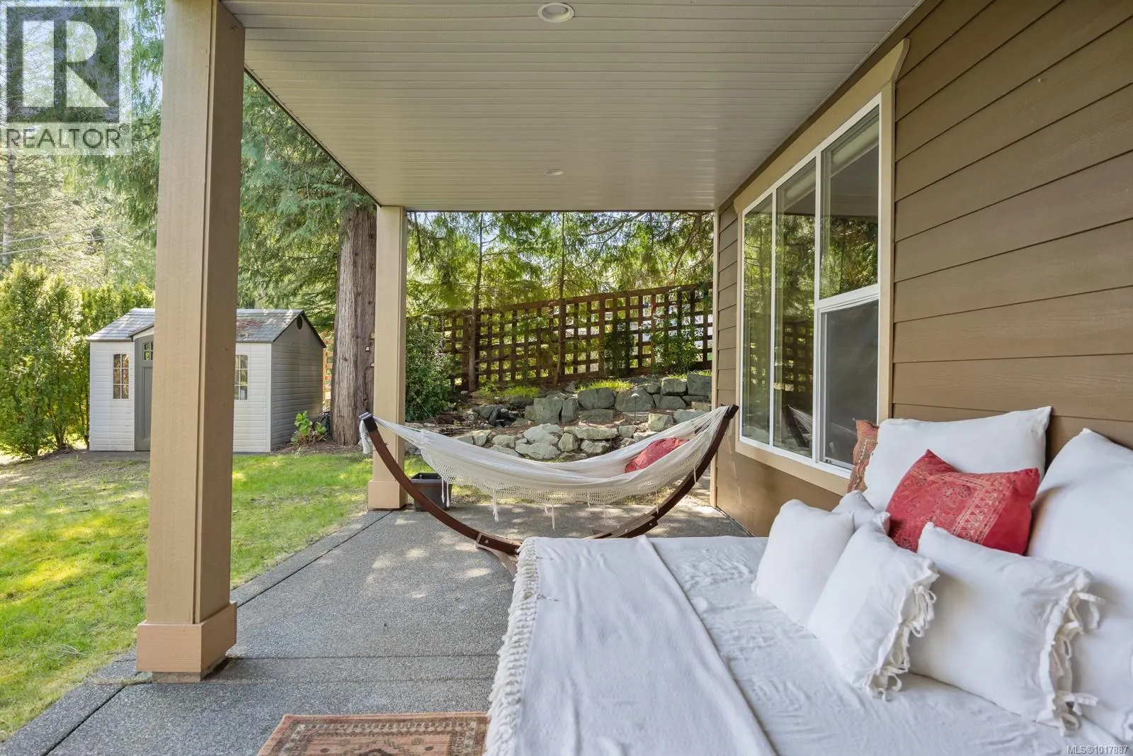 3101 Klanawa Cres