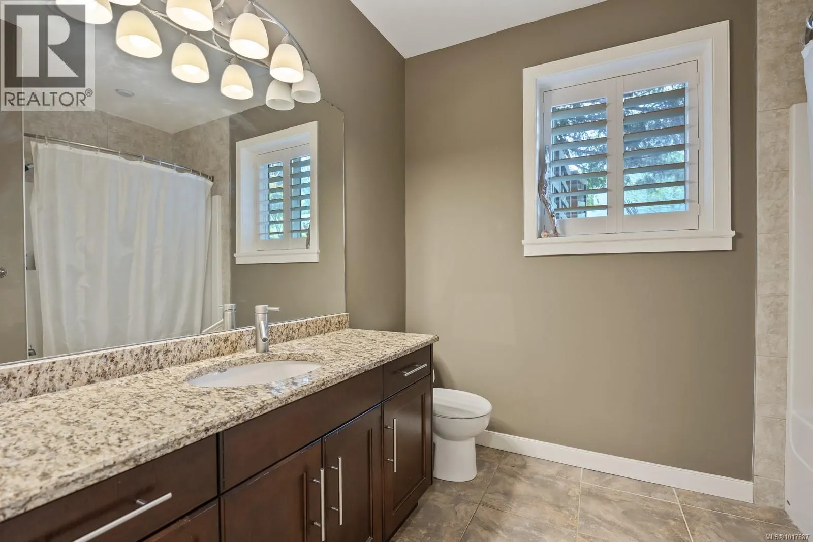 3101 Klanawa Cres