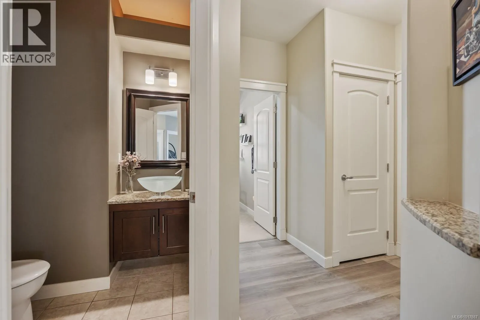 3101 Klanawa Cres