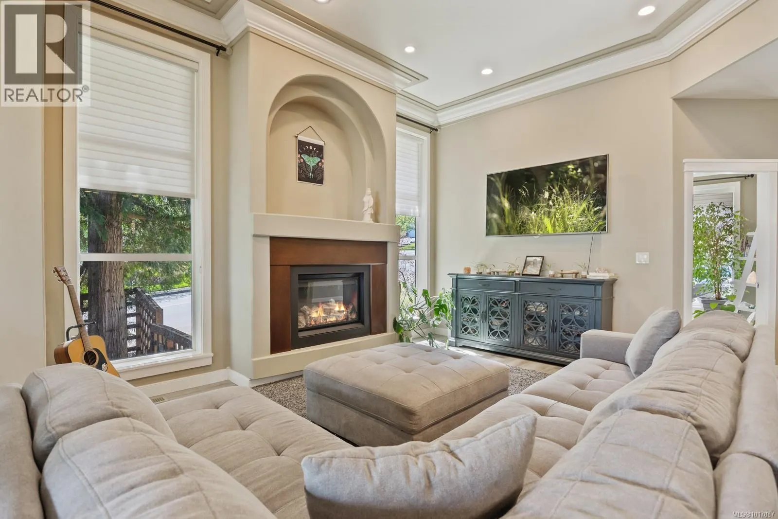 3101 Klanawa Cres