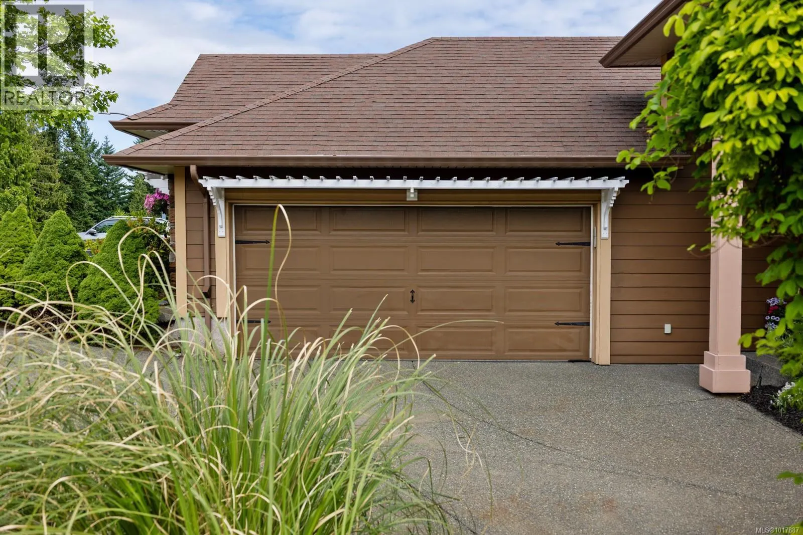 3101 Klanawa Cres