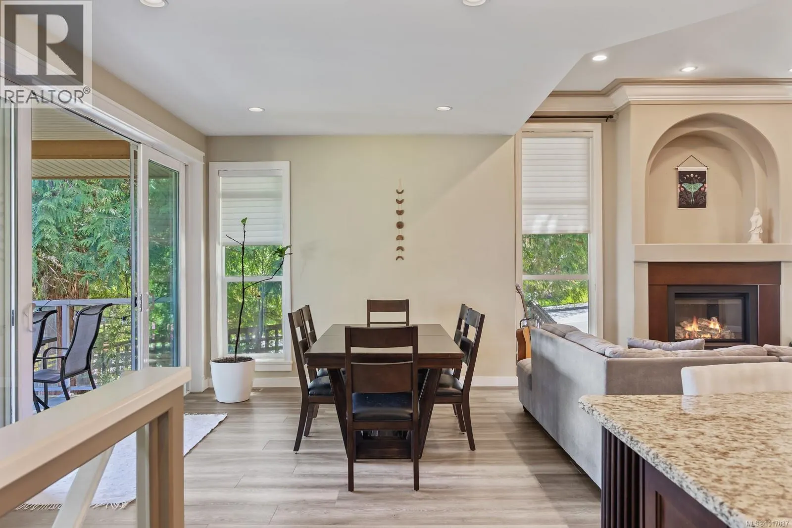 3101 Klanawa Cres