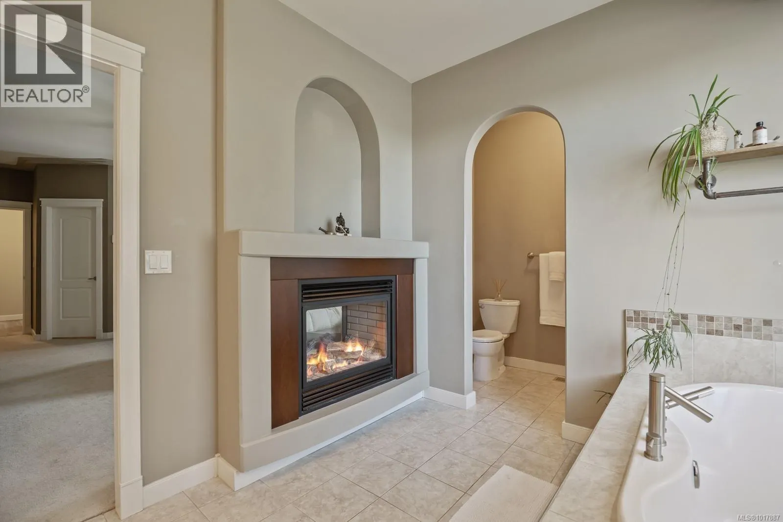 3101 Klanawa Cres