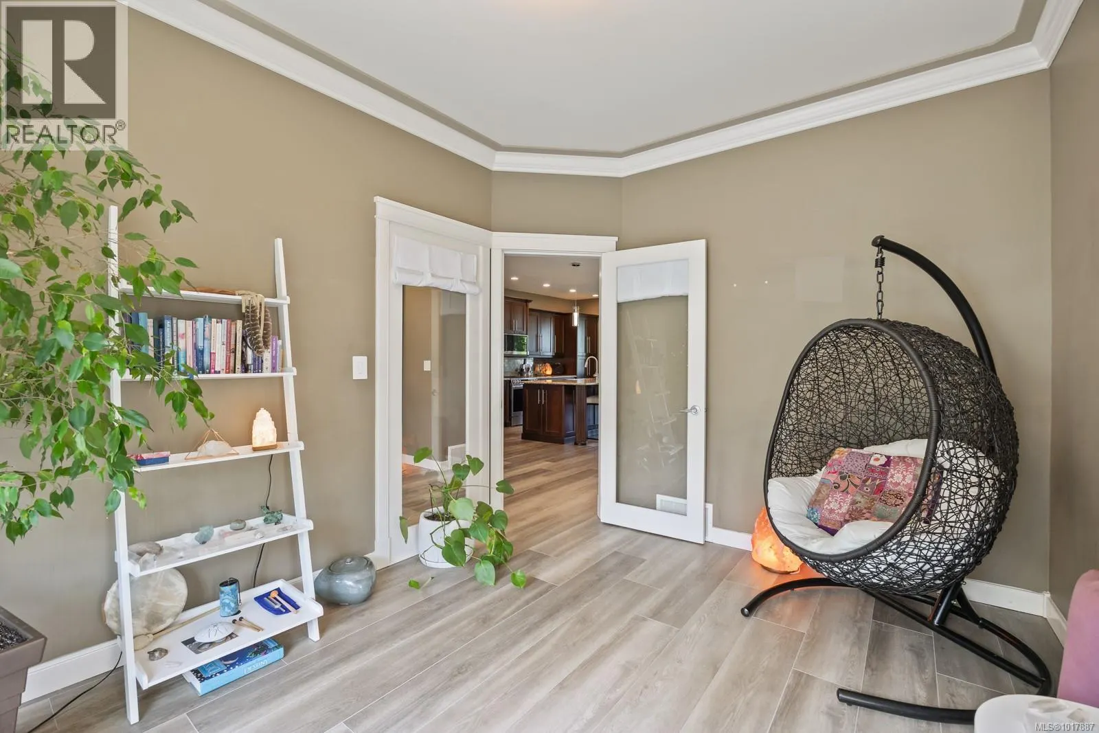 3101 Klanawa Cres