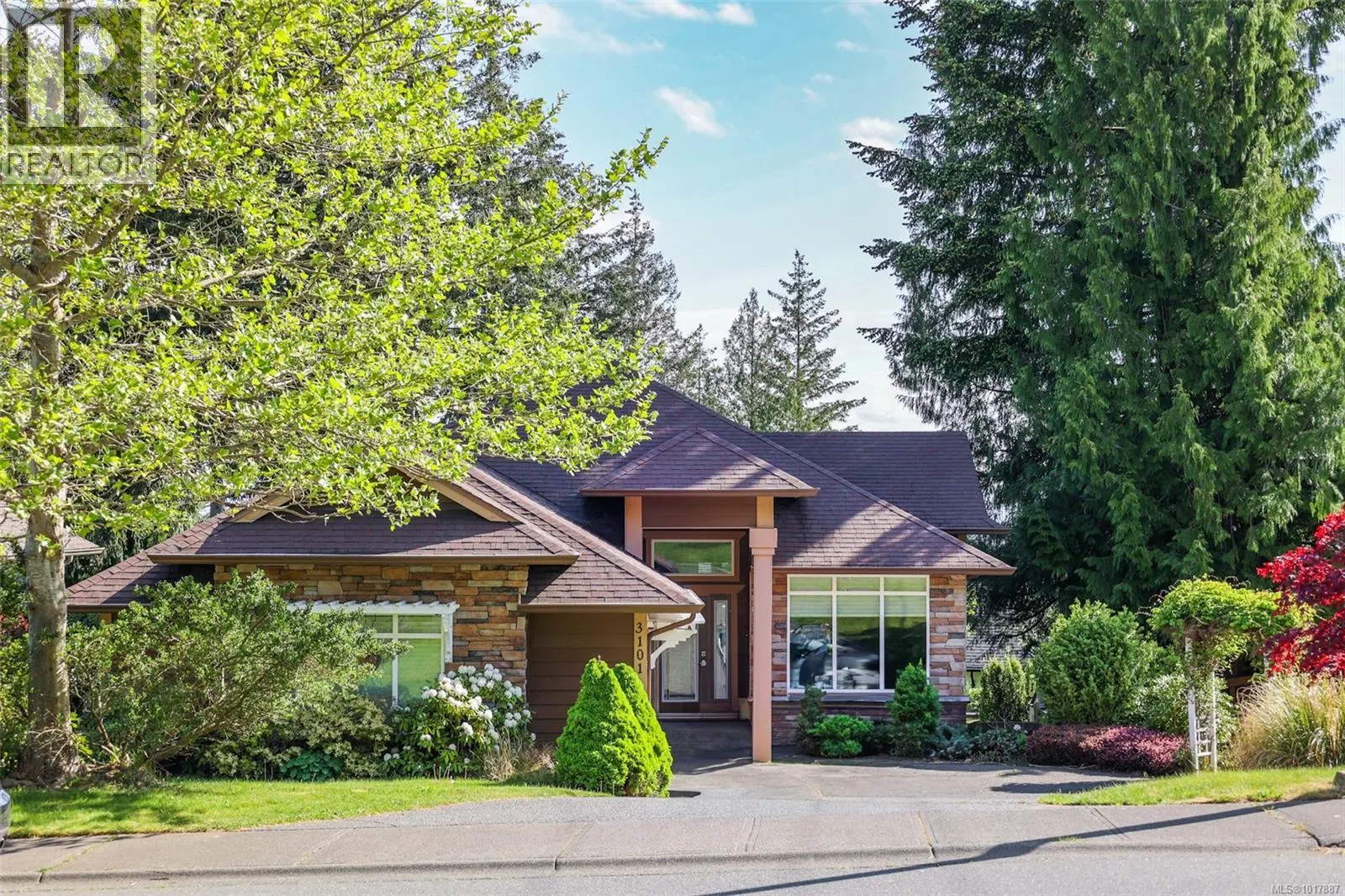 3101 Klanawa Cres