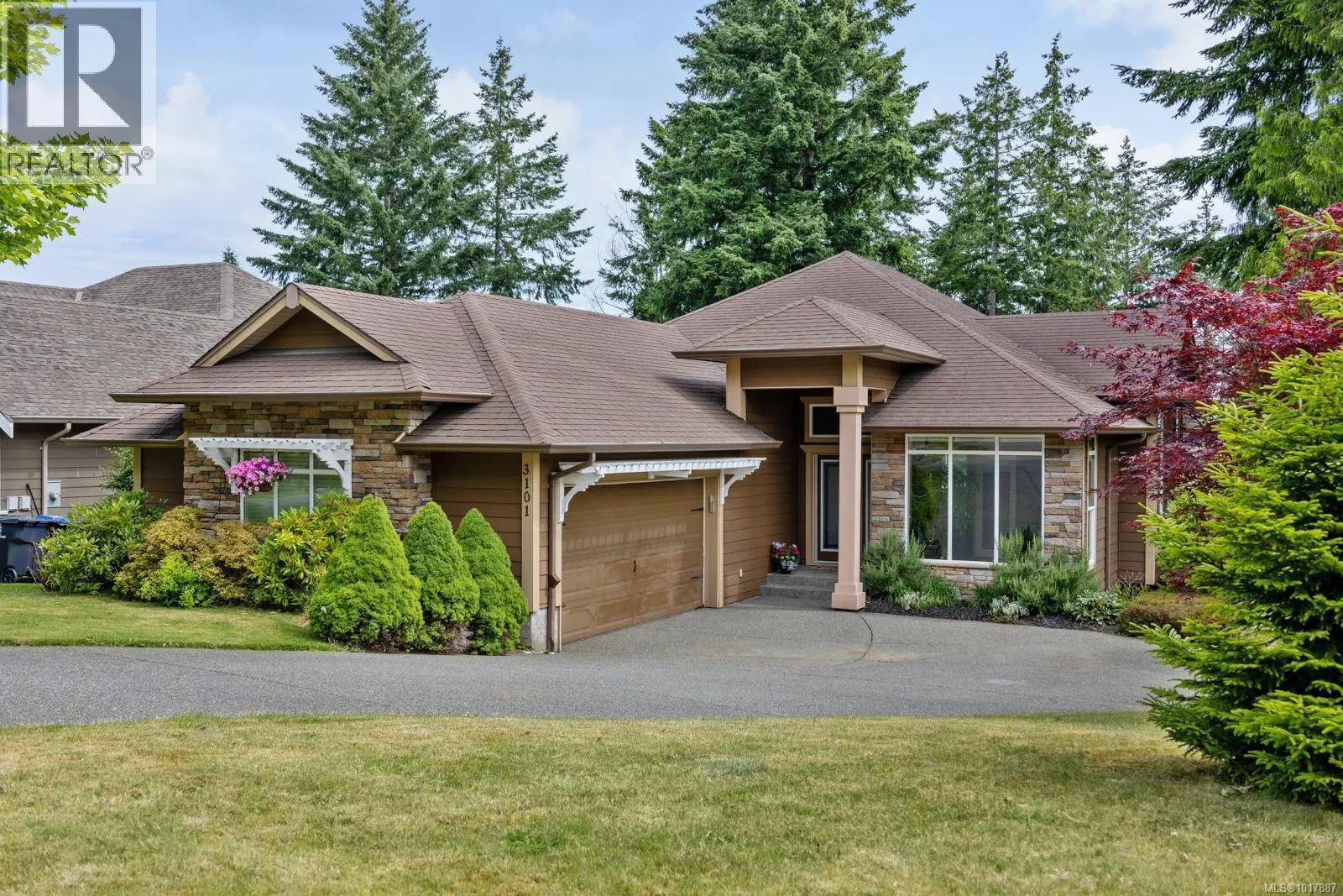 3101 Klanawa Cres