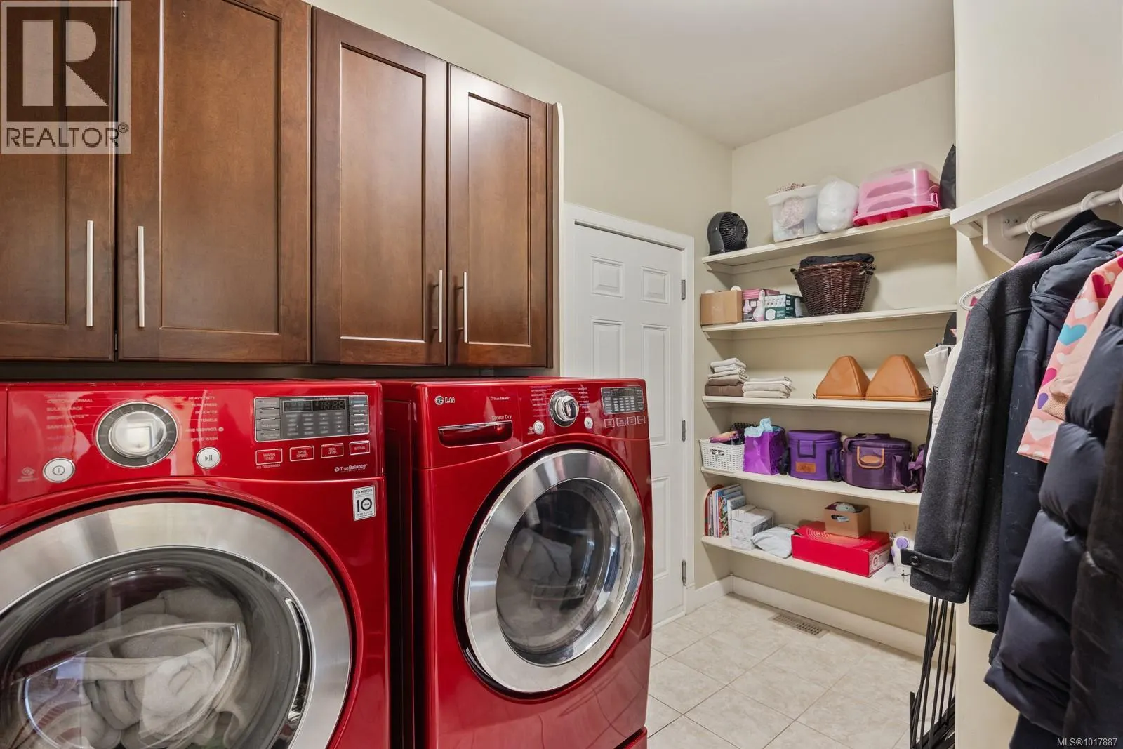 3101 Klanawa Cres
