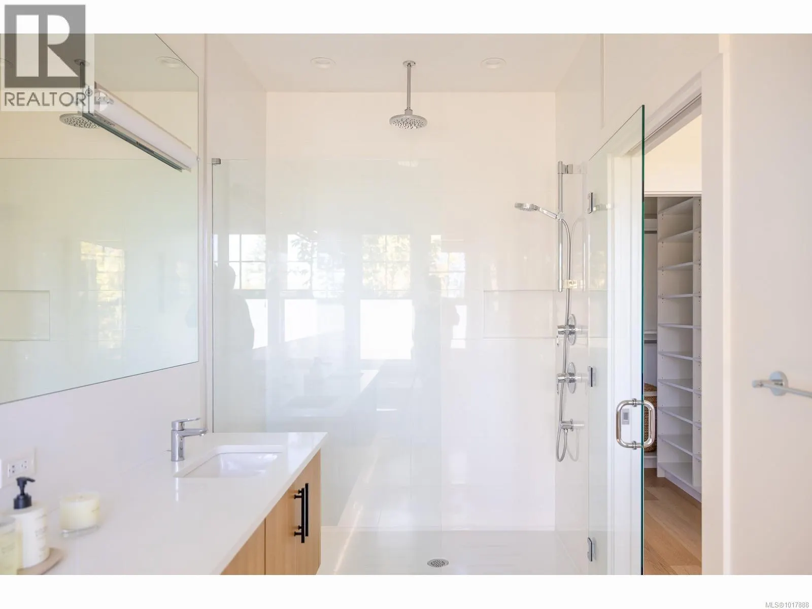 871 CLAYMORE Cres