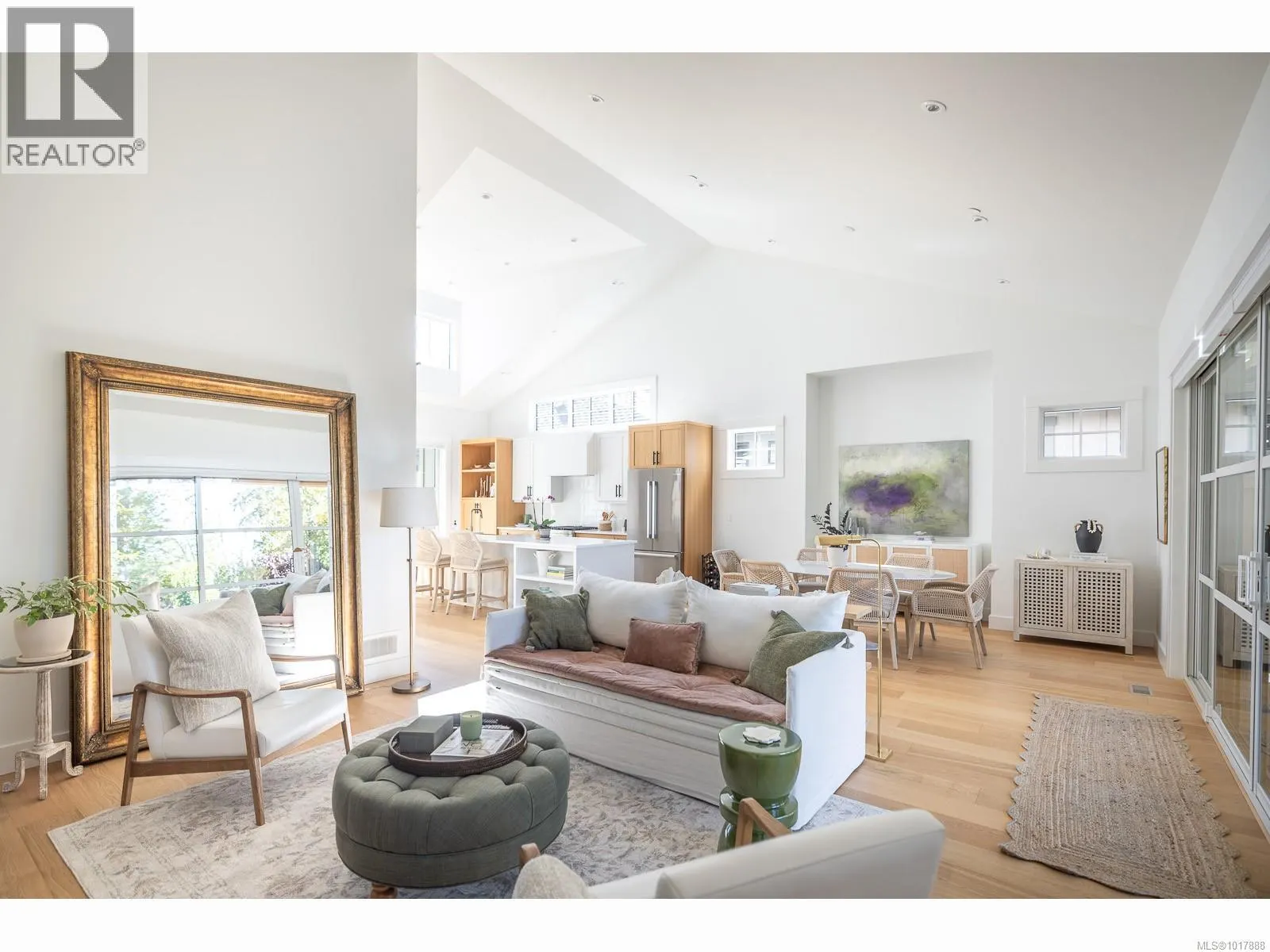 871 CLAYMORE Cres