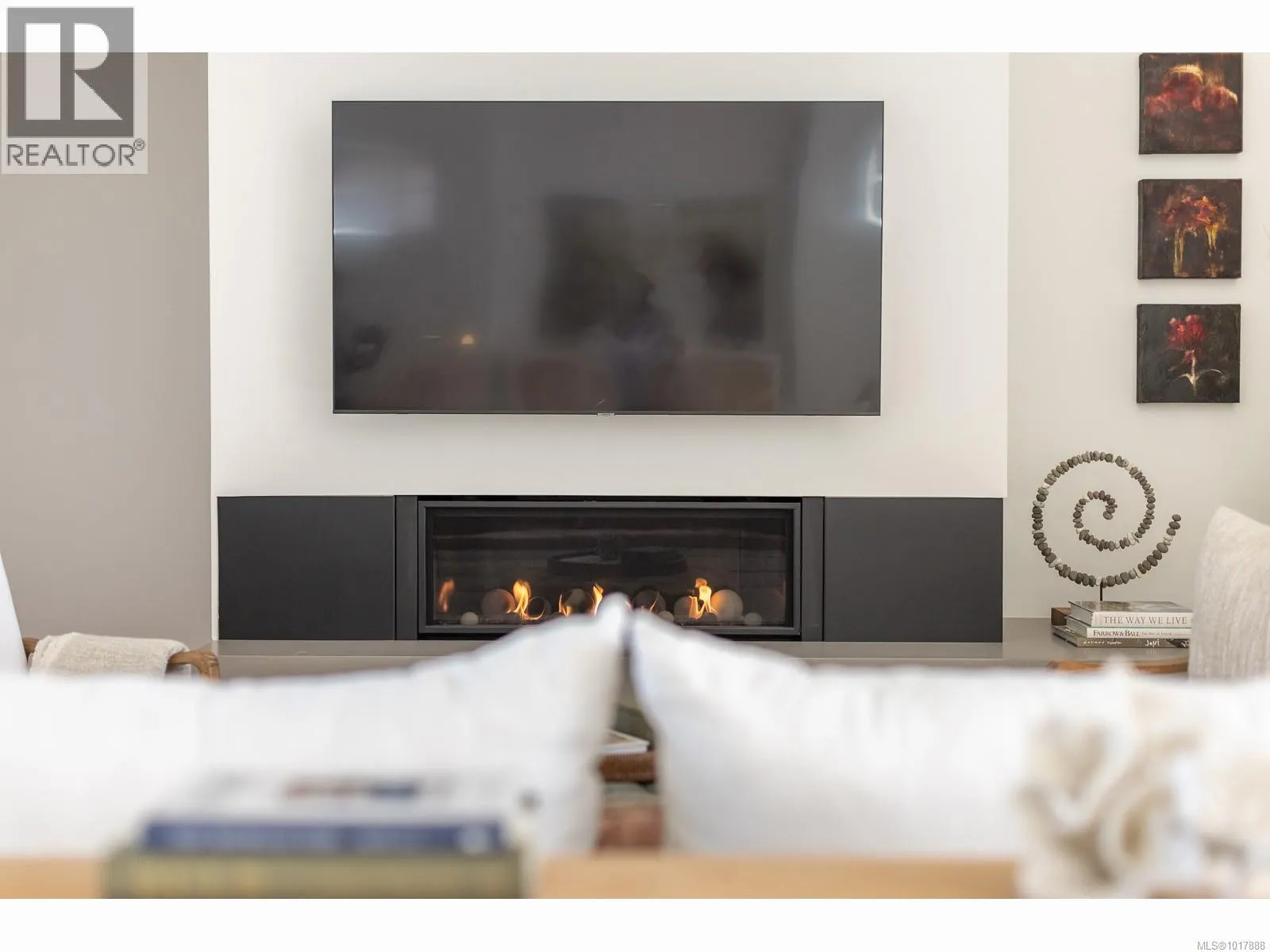 871 CLAYMORE Cres