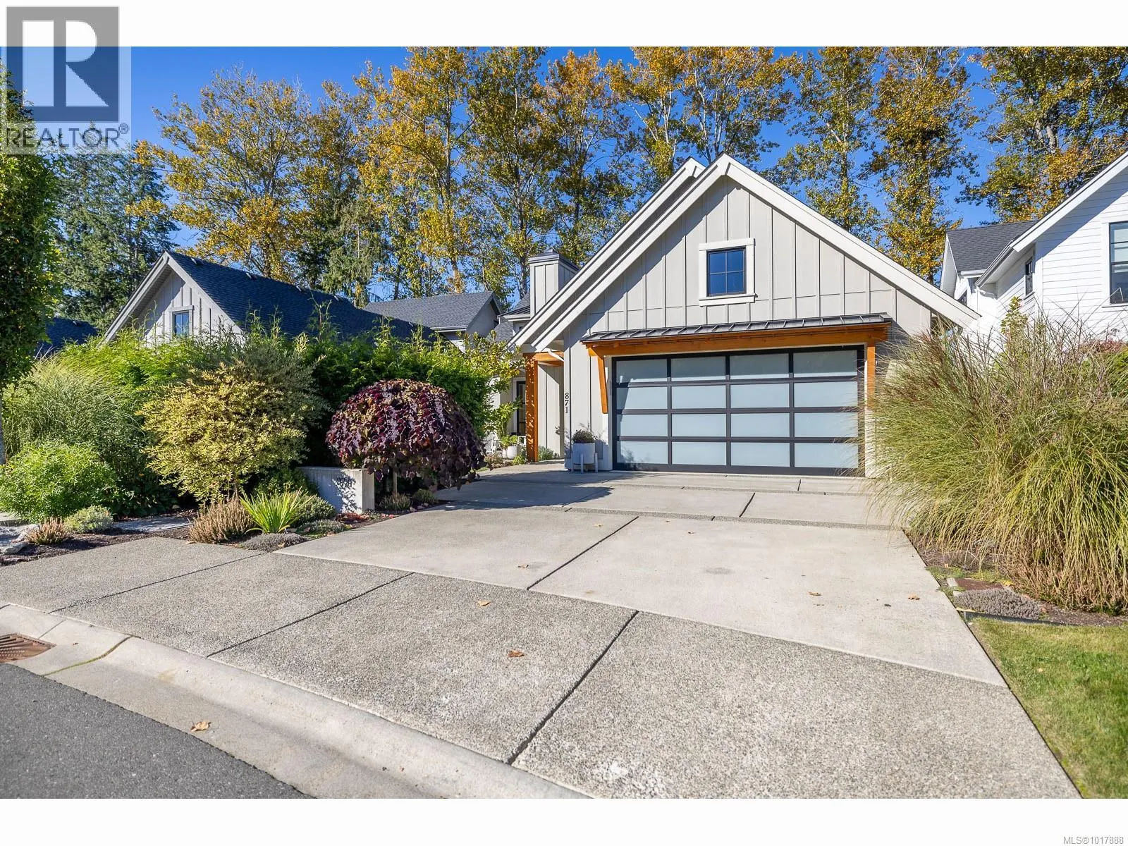 871 CLAYMORE Cres
