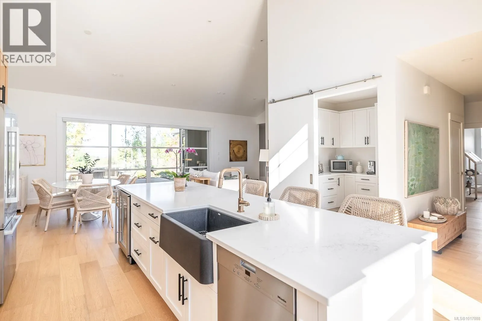 871 CLAYMORE Cres