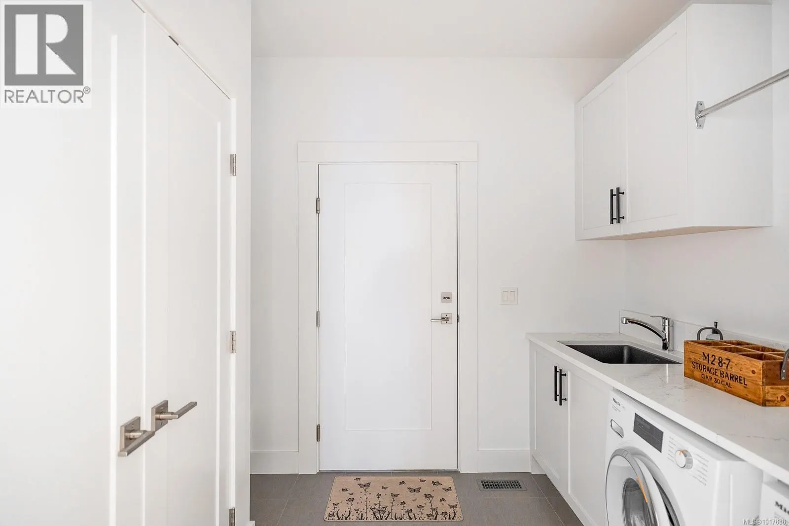 871 CLAYMORE Cres