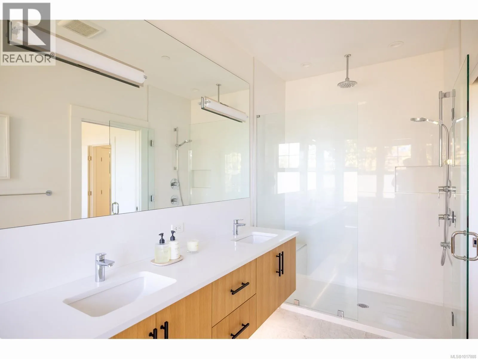 871 CLAYMORE Cres