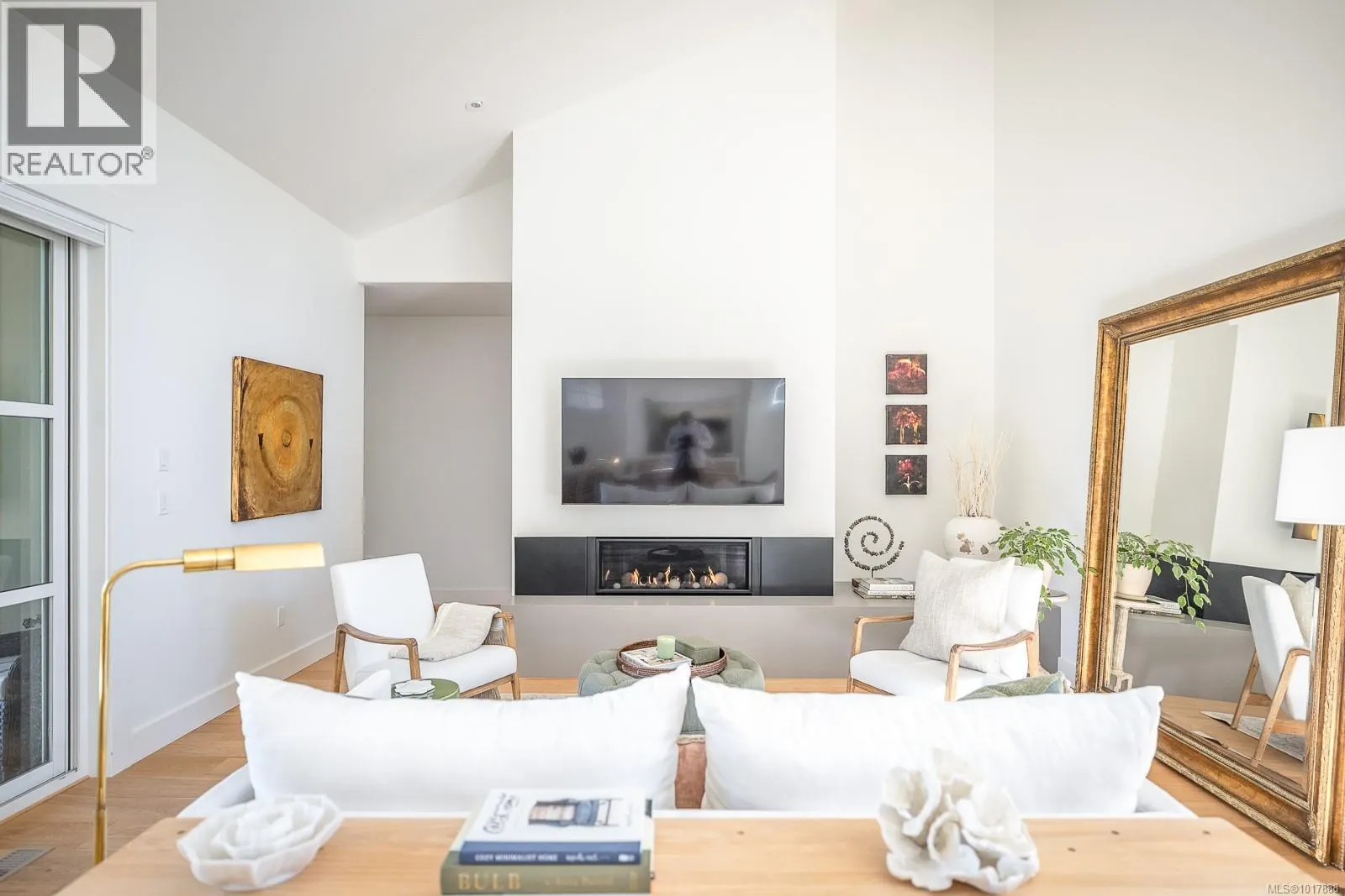871 CLAYMORE Cres