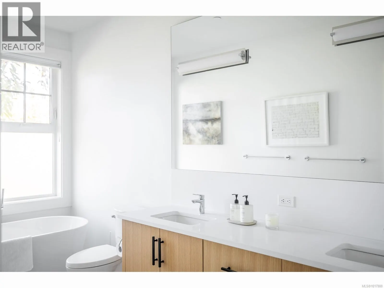 871 CLAYMORE Cres