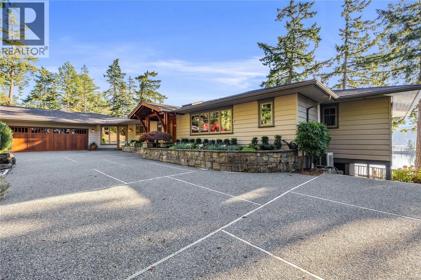 220 Scott Point Dr