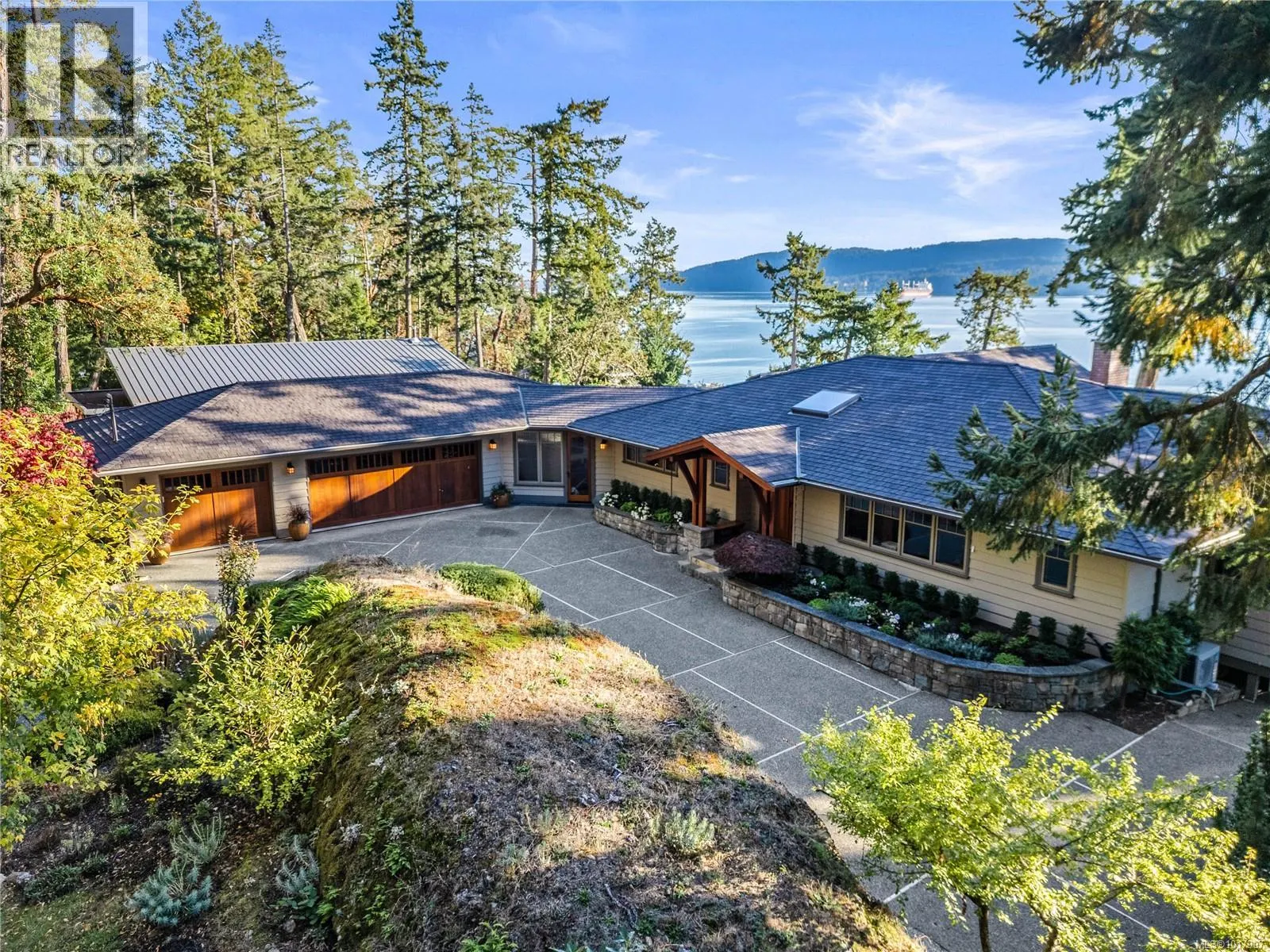 220 Scott Point Dr