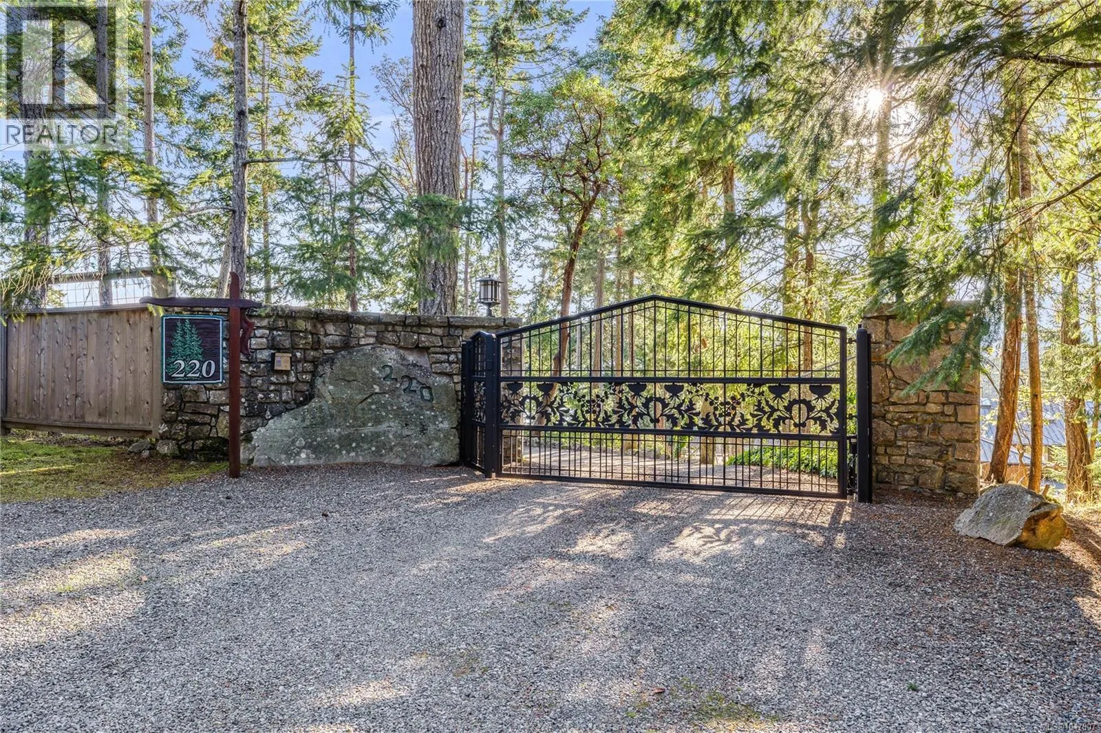 220 Scott Point Dr
