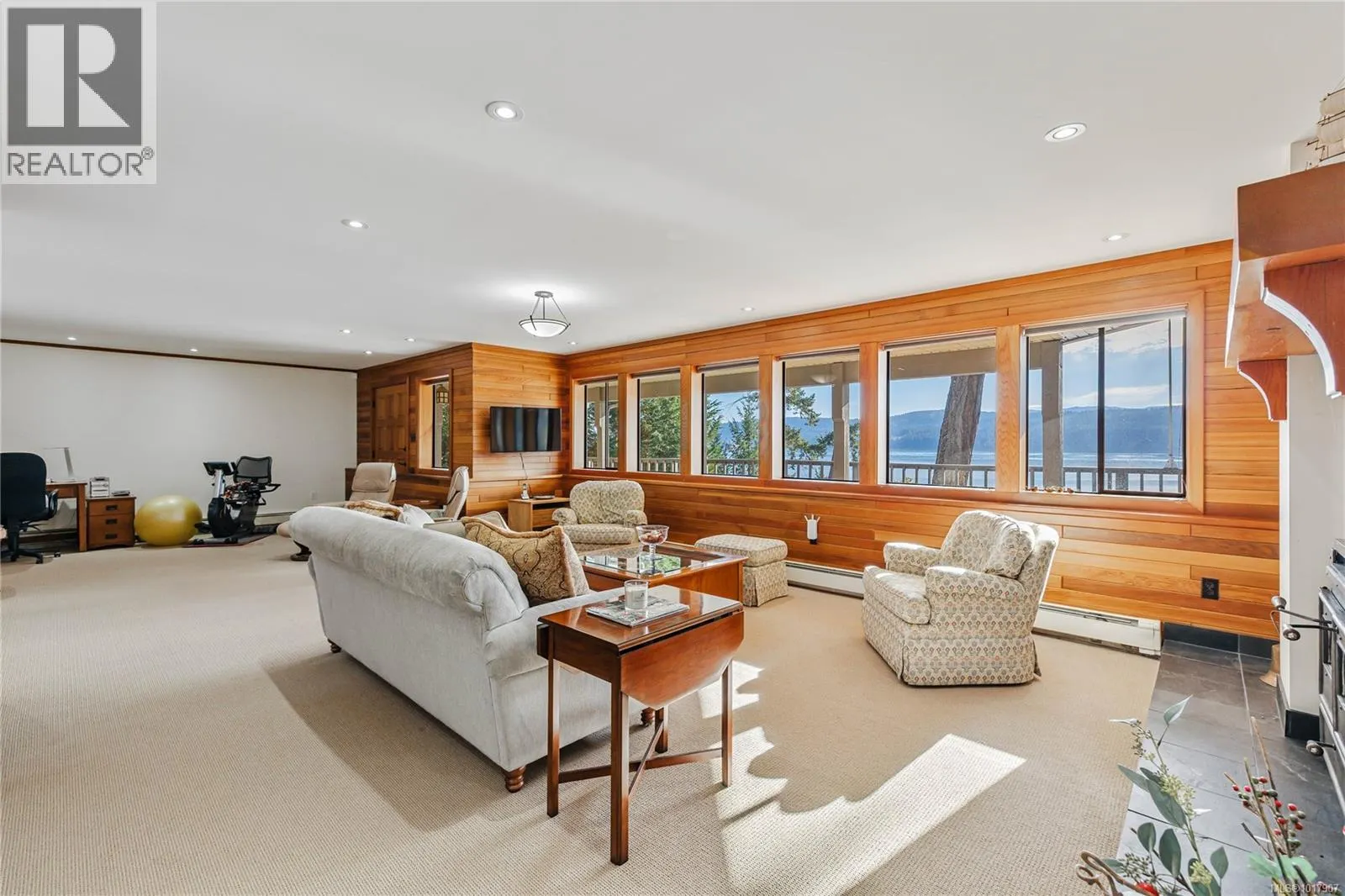 220 Scott Point Dr