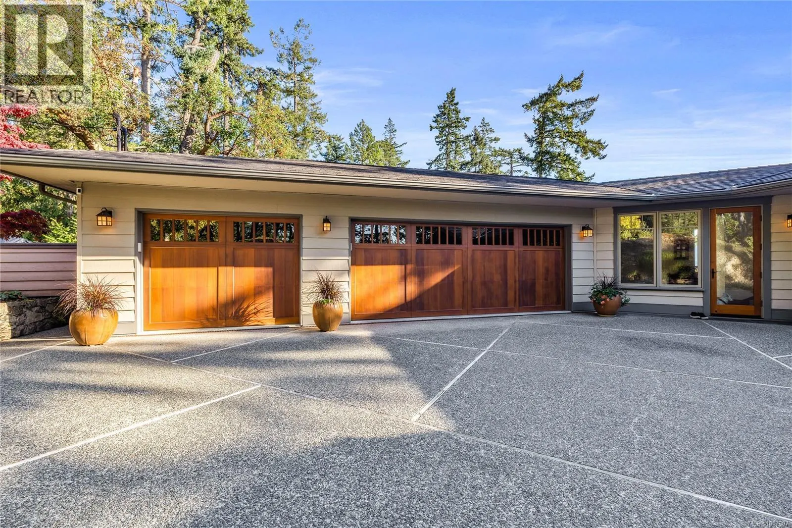 220 Scott Point Dr