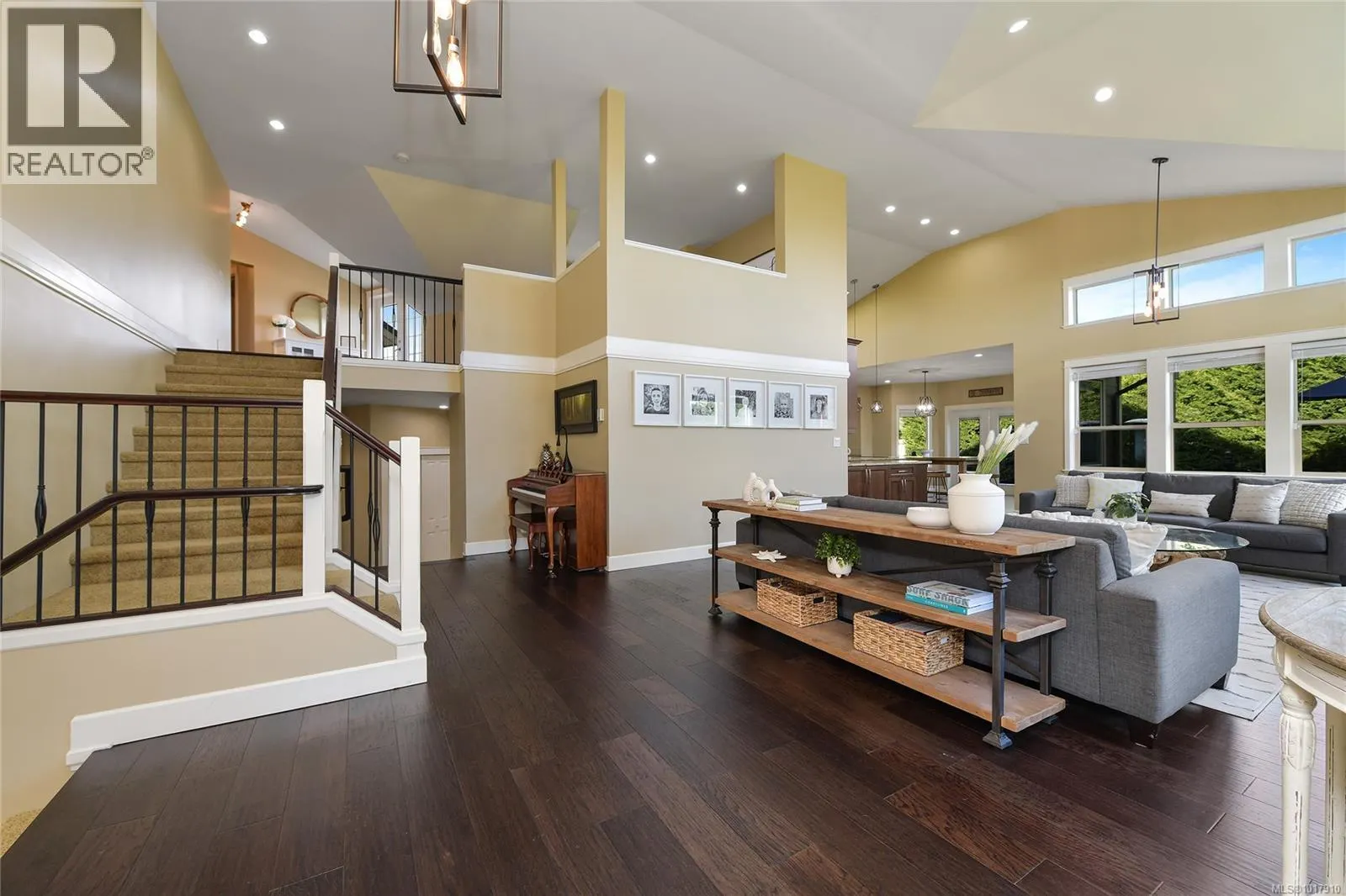 601 Sentinel Dr