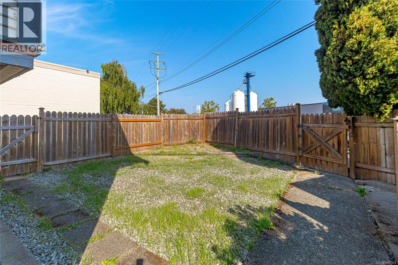 841 Viewfield Rd