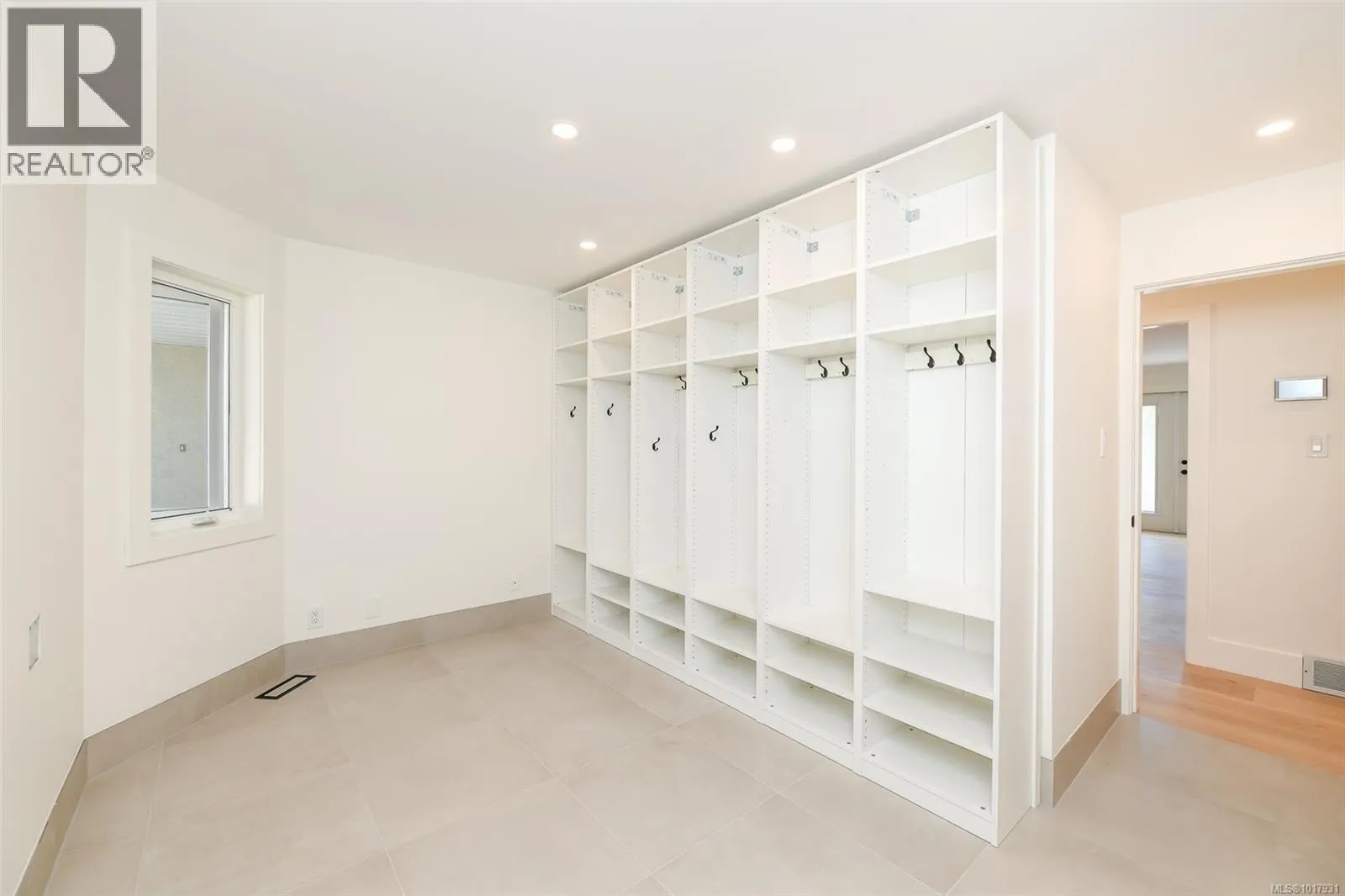 1547 Trumpeter Cres