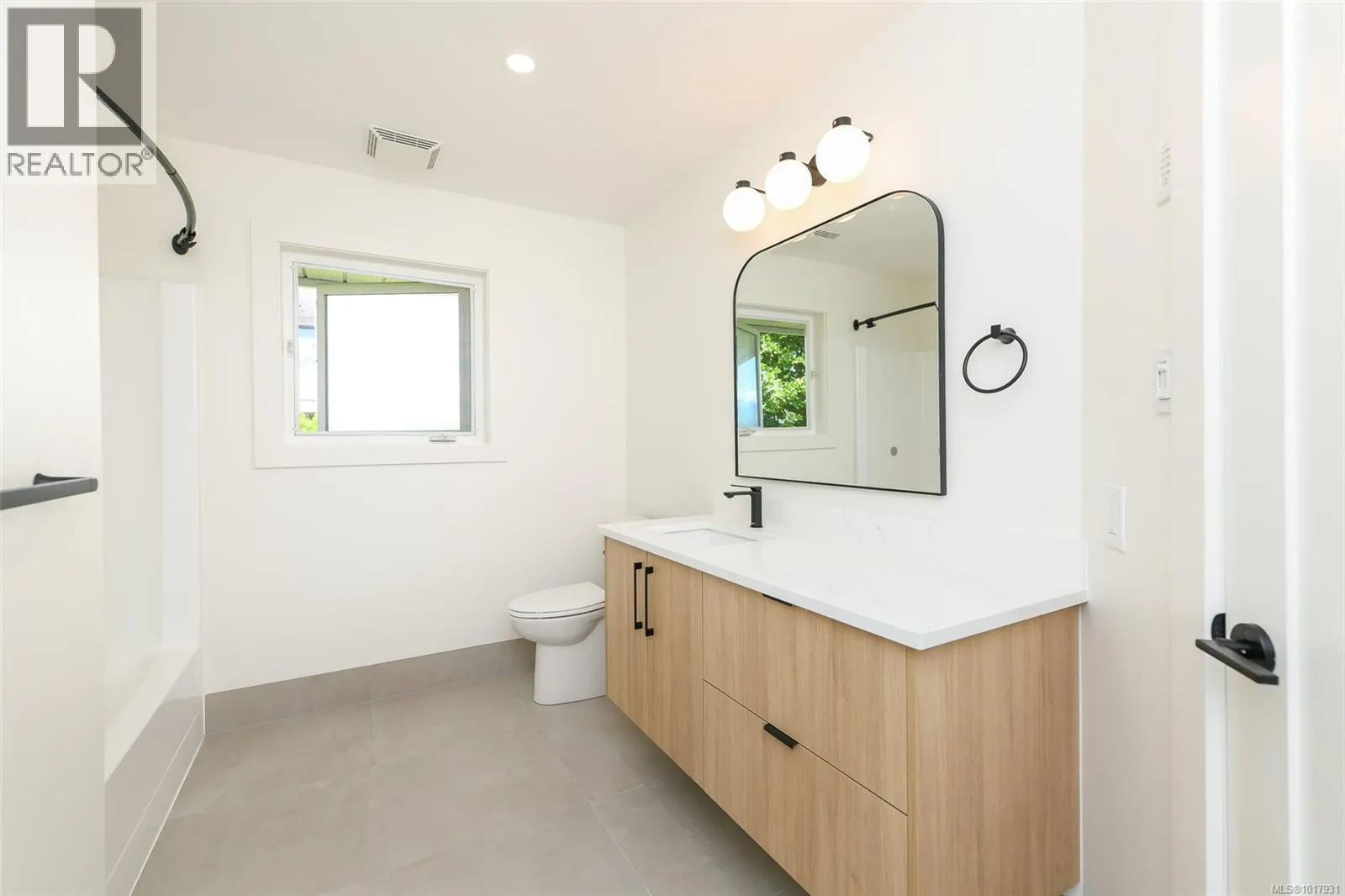 1547 Trumpeter Cres