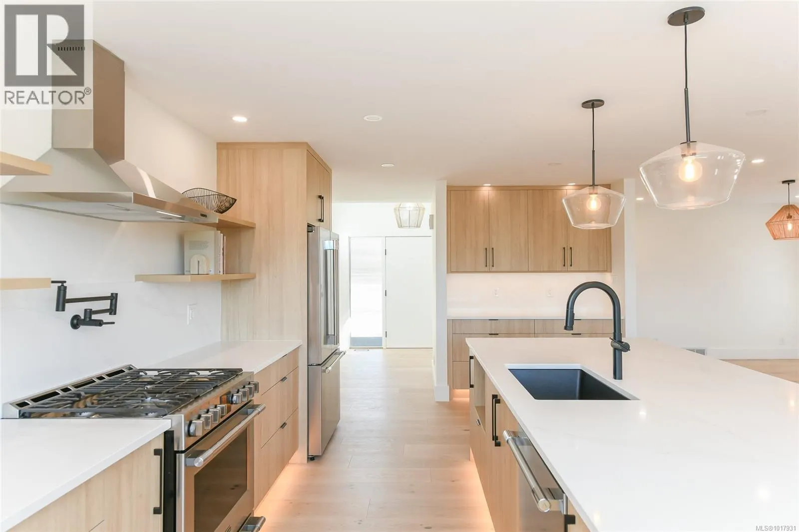 1547 Trumpeter Cres