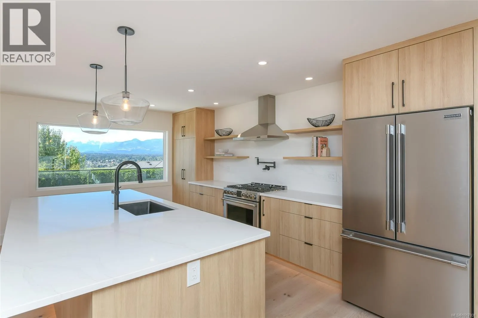 1547 Trumpeter Cres