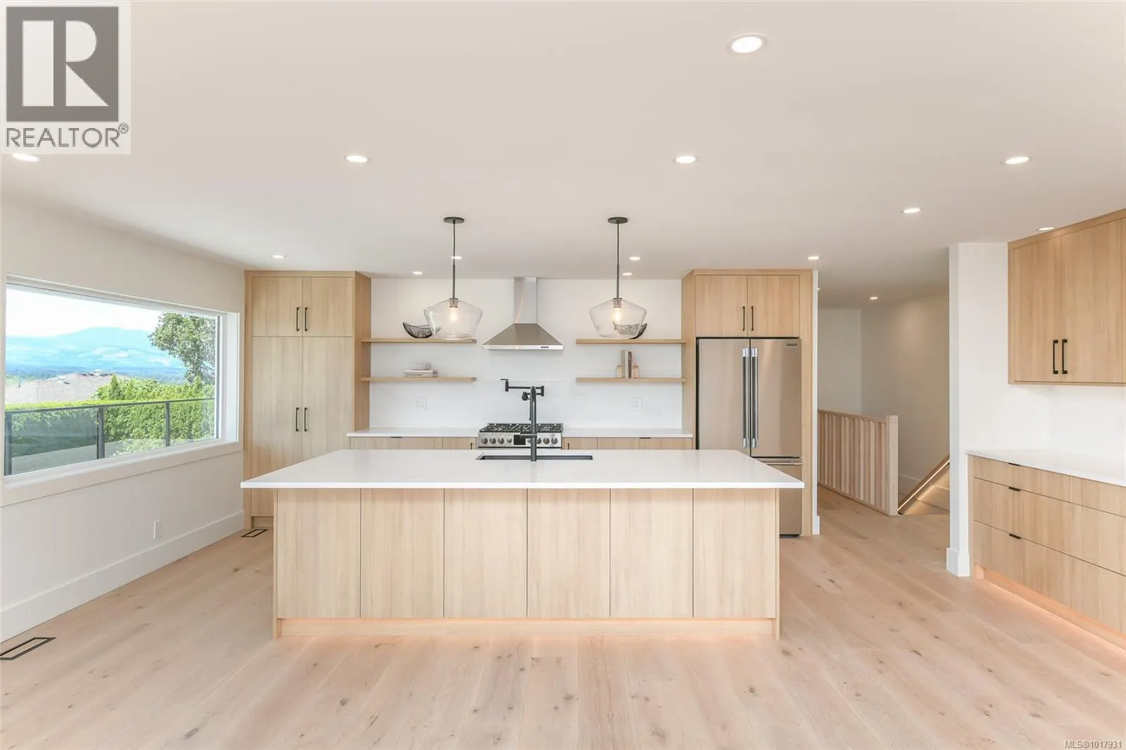 1547 Trumpeter Cres