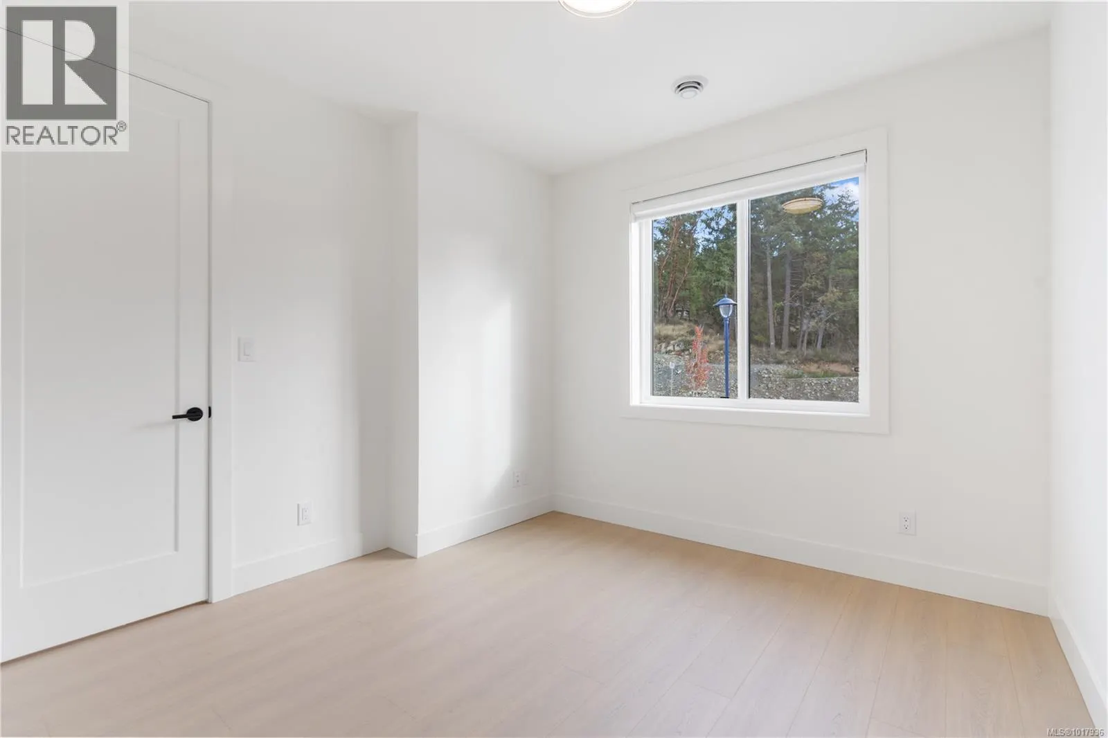 611 Madrona Pl