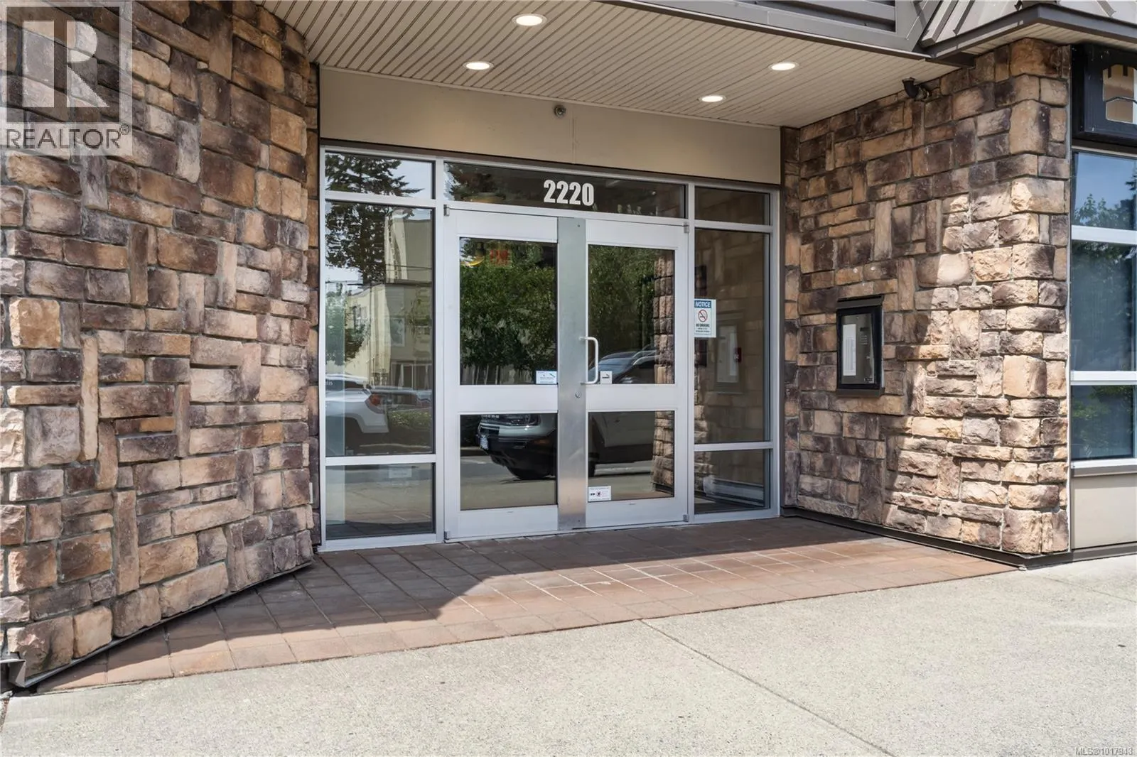 213 2220 Sooke Rd