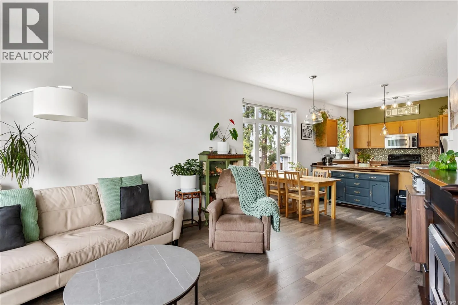 213 2220 Sooke Rd