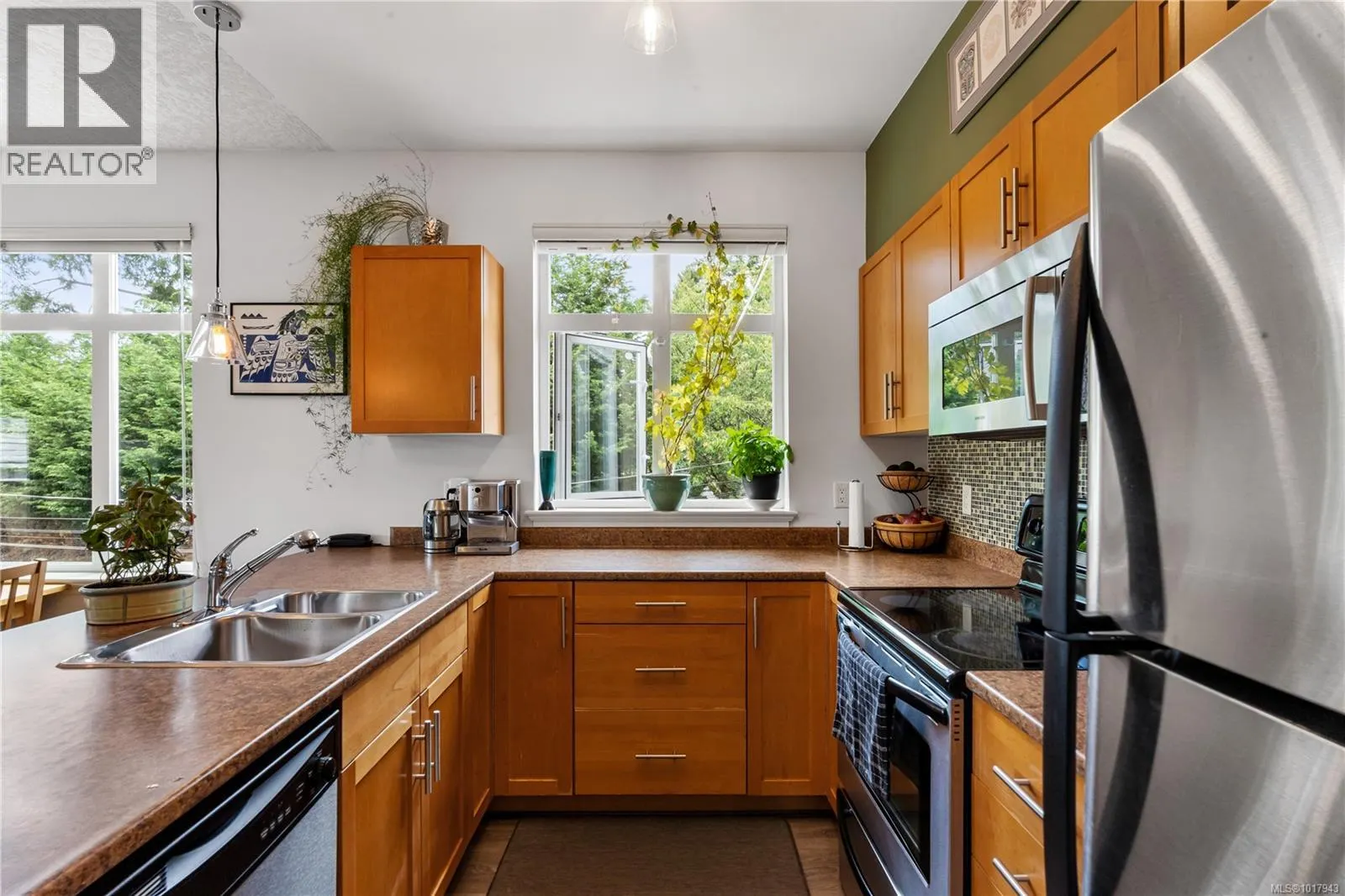 213 2220 Sooke Rd