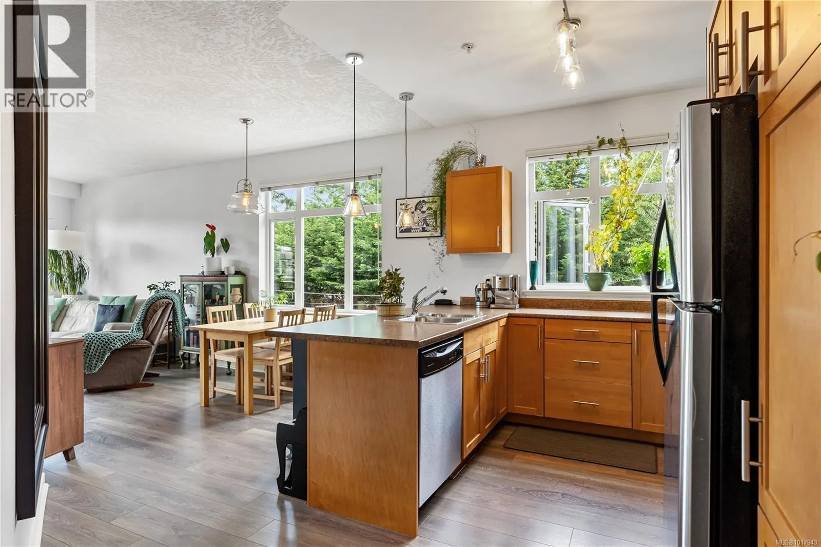 213 2220 Sooke Rd