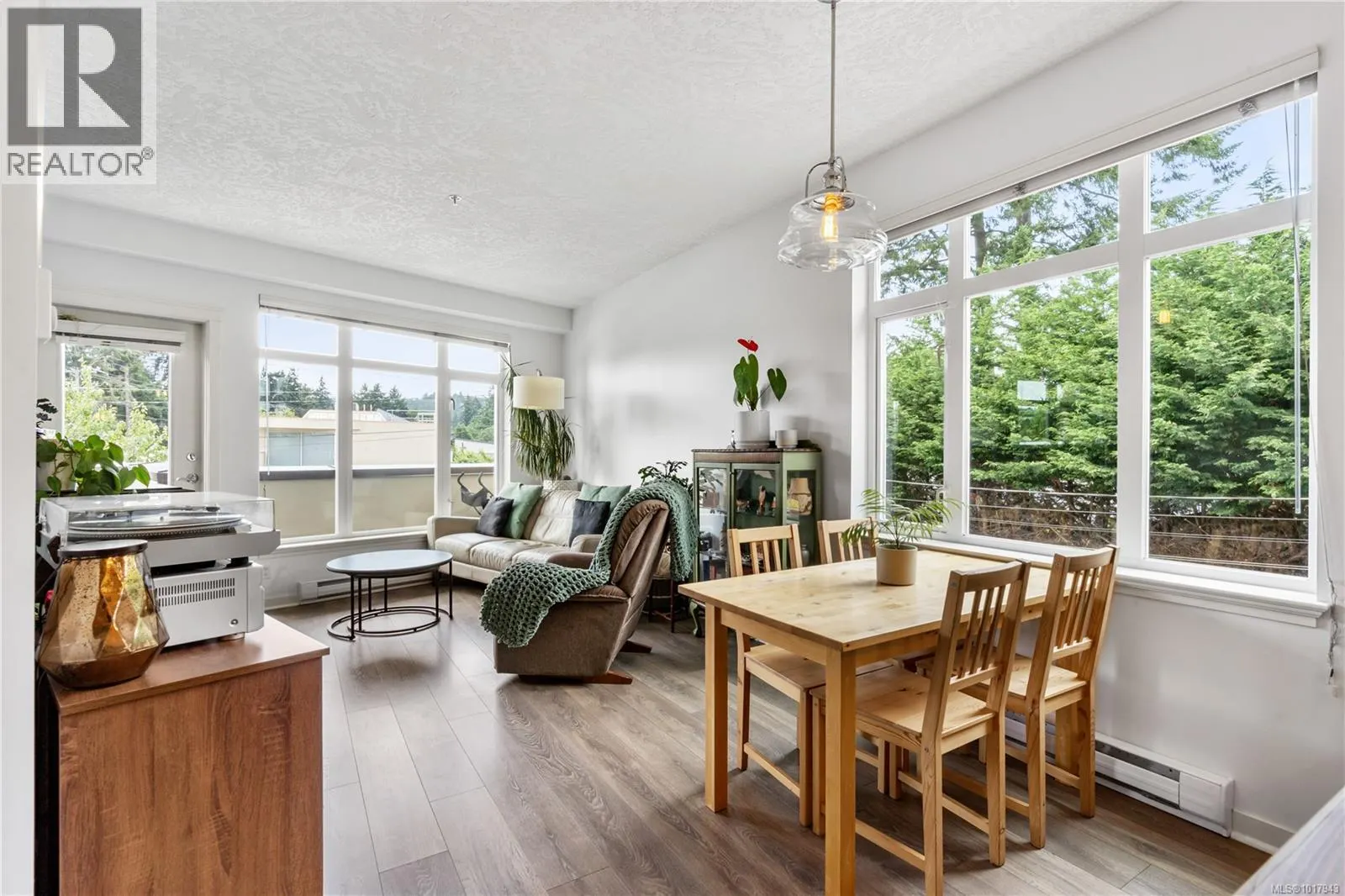 213 2220 Sooke Rd