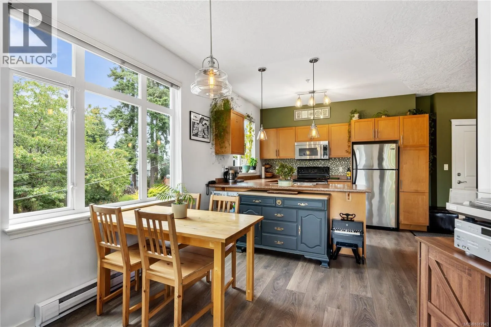 213 2220 Sooke Rd