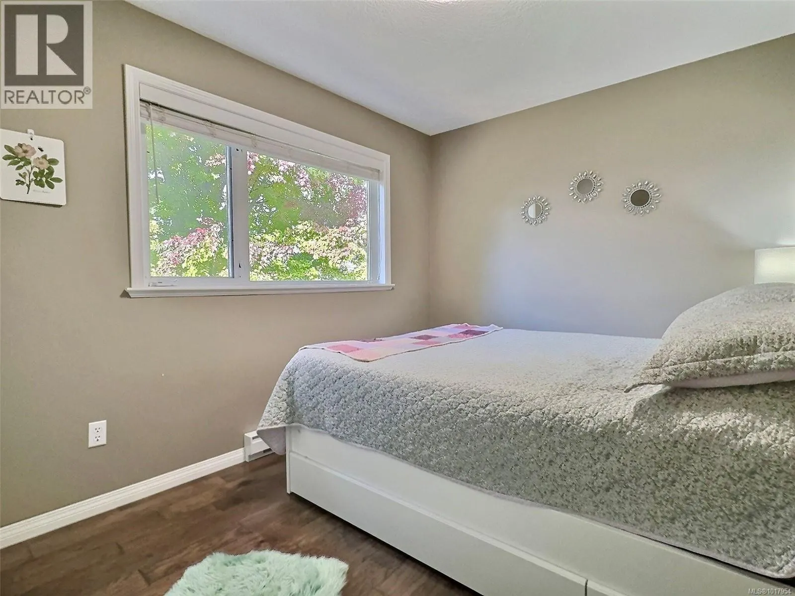 1652 Creekside Dr
