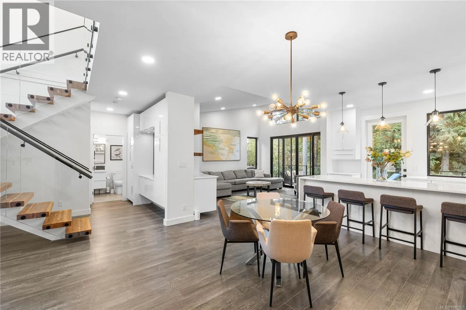 210 Crestline Terr